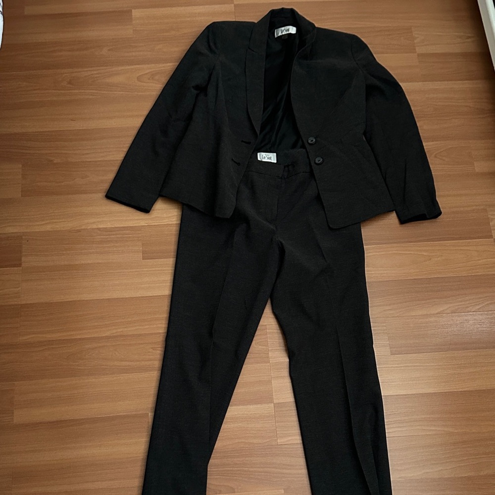 Le Suit Elegant Black Women’s Suit